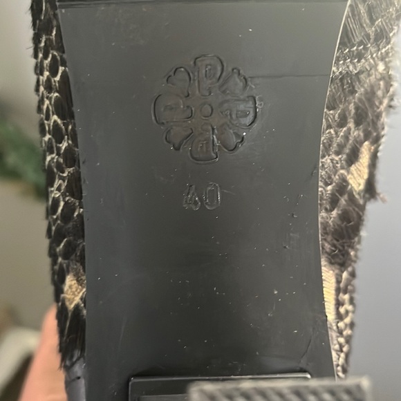 Papucei all leather  booties ..black with tan checks ... sz 40, side zipper .. - Picture 7 of 8